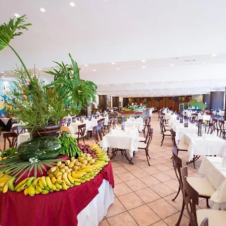 普拉亚布兰卡俱乐部酒店 4*