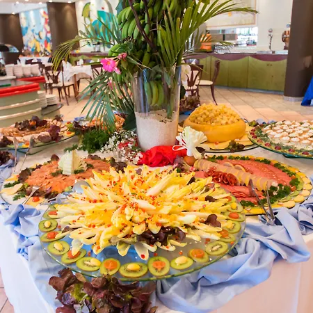 普拉亚布兰卡俱乐部酒店